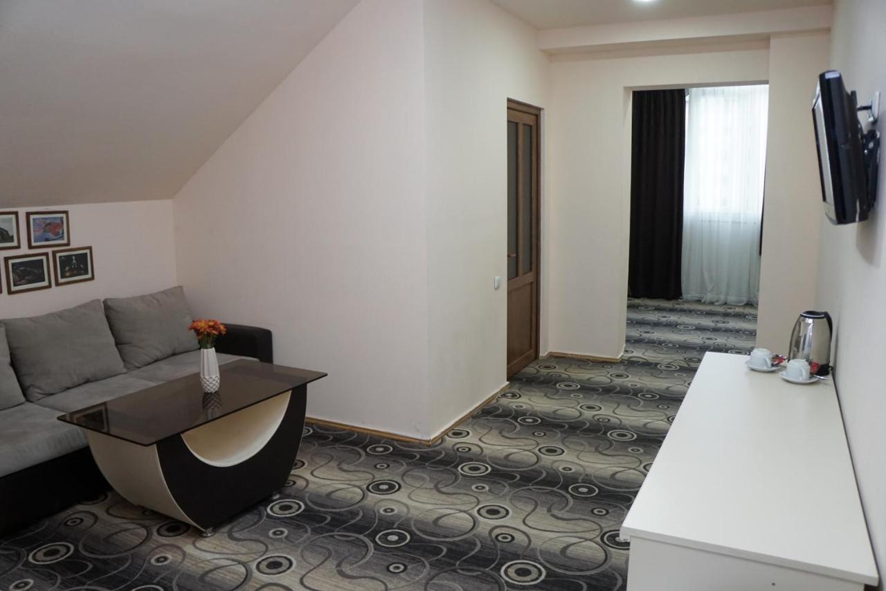 Nor Yerevan Hotel Екстериор снимка