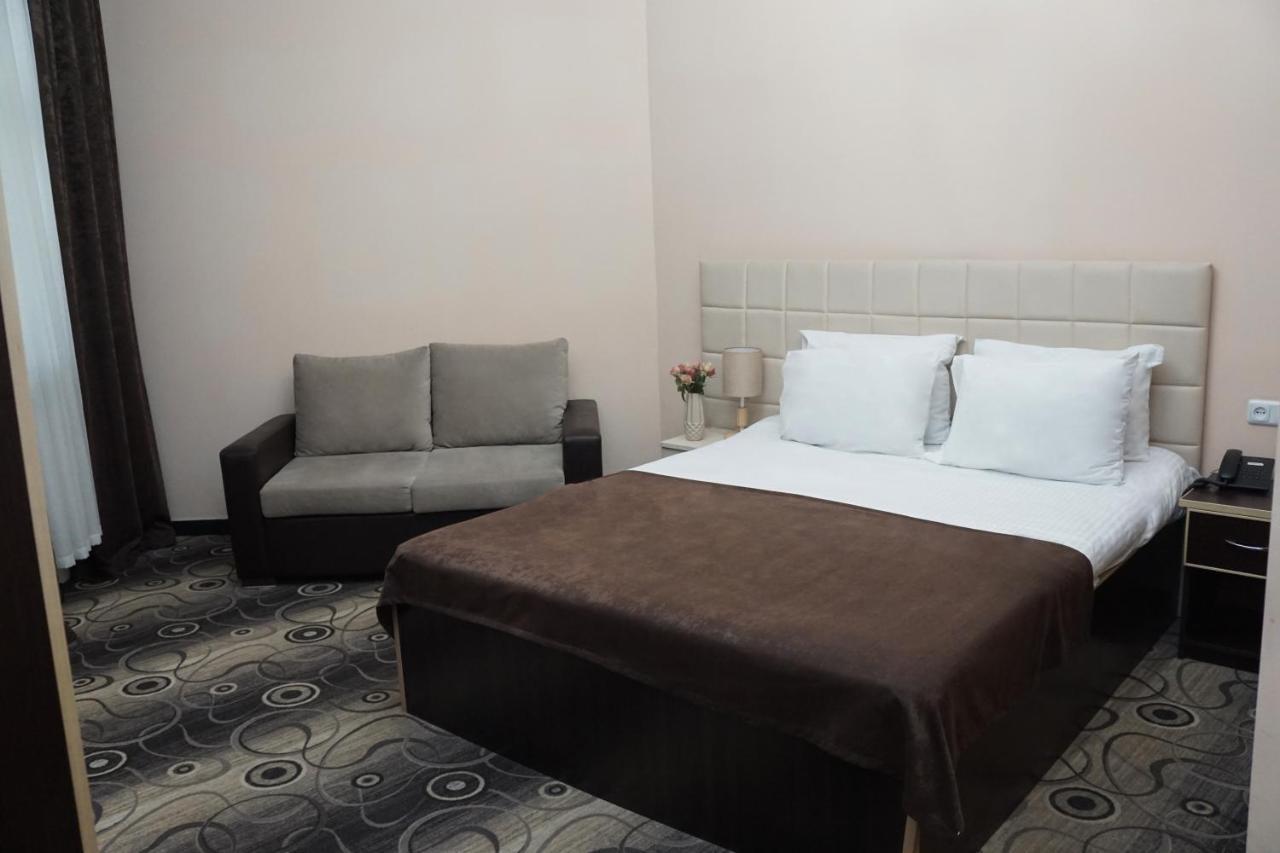 Nor Yerevan Hotel Екстериор снимка