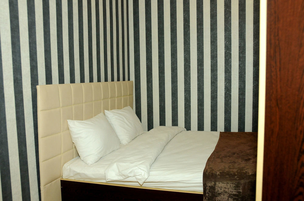 Nor Yerevan Hotel Екстериор снимка